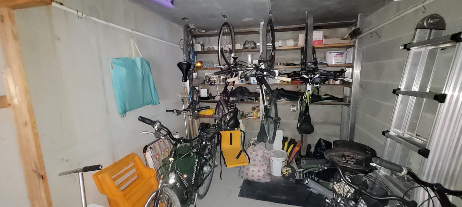 Garage Fahrräder